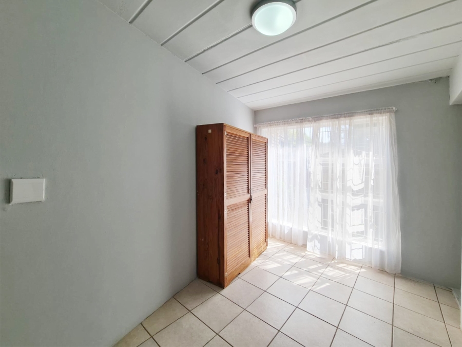To Let 2 Bedroom Property for Rent in Ifafi North West